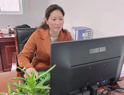 吴莉：扎根沃土写春秋.png