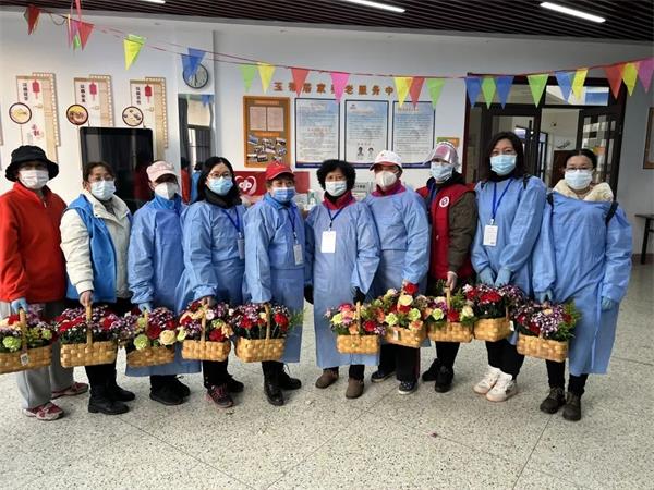 博雅志愿者 疫线绽芳华-慰问新南街道玉带社区.jpg